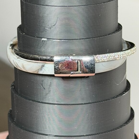 Michael Kors Silver-Tone & Gray Marbled Twisted Bangle Bracelet - Picture 7 of 9